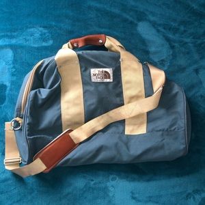 Vintage North Face medium duffel bag